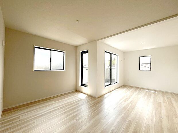 【子供部屋】将来は２部屋にすることもできますね。お年頃になったら夢の個室にチェンジ！