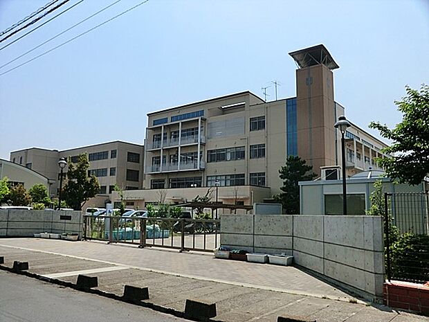 草加市立西町小学校（約600m）