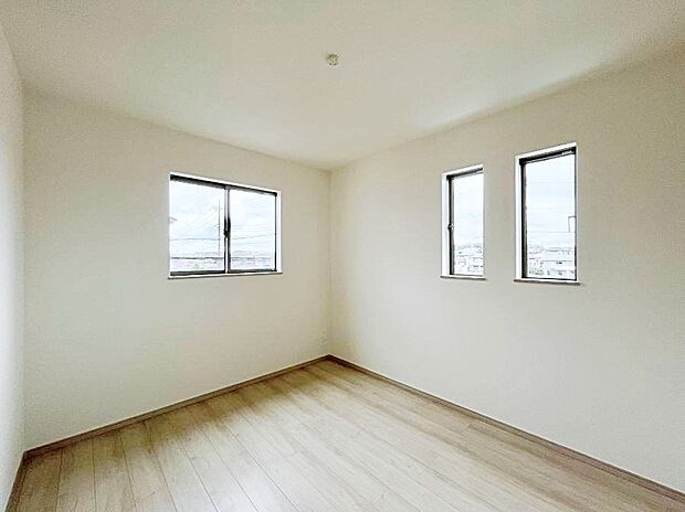 【子供部屋】使いやすい形でベットや家具の置き方にも困ることもありません。