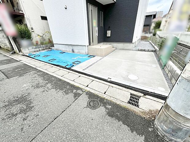 【駐車場】目の前が駐車場だと雨の日も大量にお買い物をした時も便利ですね