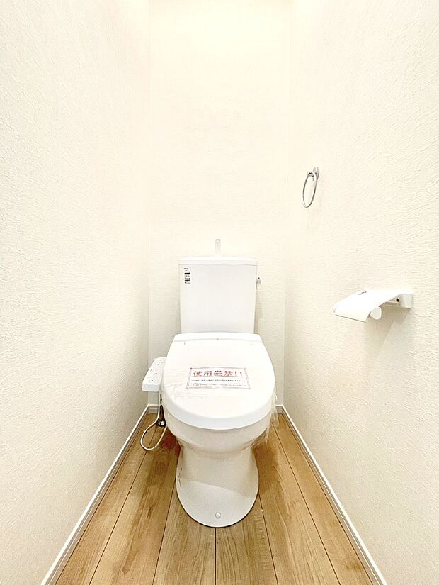【トイレ】トイレは1階と2階それぞれに配置されていてとても便利です。