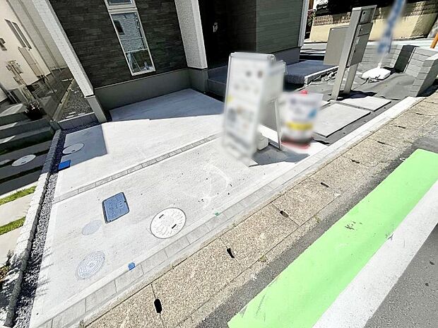 【駐車場】2台(車種による)駐車可!ご家族みんなの自転車も置ける広々カースペース。