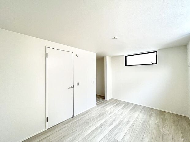 【子供部屋】お子さまのお部屋としても!衣類の整理整頓に便利なクローゼット付きの洋室。