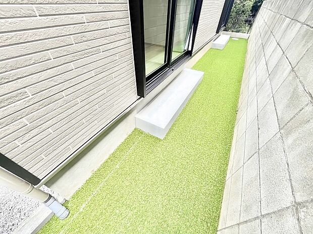 【庭】ガーデニングや家庭菜園も楽しめるお庭付き。