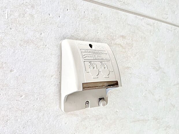 【その他現地】お掃除などに便利な外コンセント