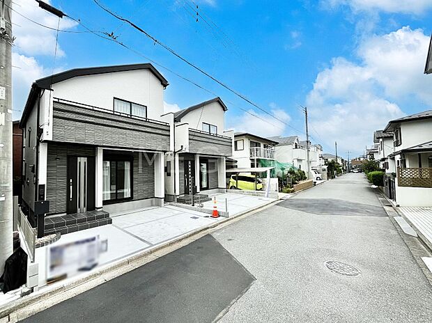 【前面道路含む現地写真】見通しの良さとともに、街並みに開放感を与えてくれます。