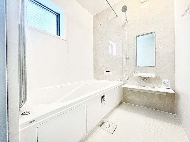 【浴室】落ち着いた雰囲気でゆっくりお寛ぎいただけるバスルーム