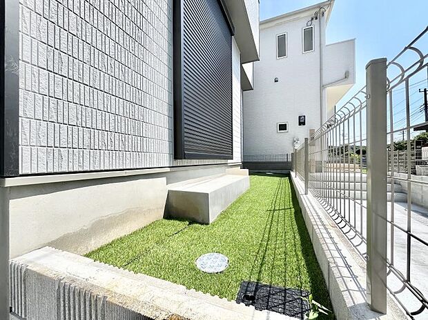 【庭】ガーデニングや家庭菜園も楽しめるお庭付き。