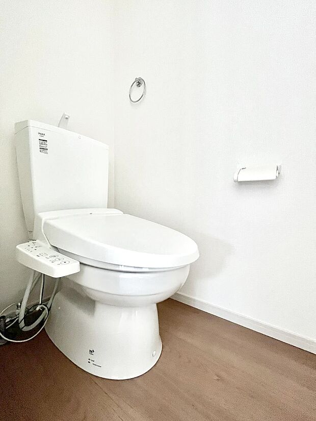 【トイレ】トイレは1階と2階それぞれに配置されていてとても便利です。 