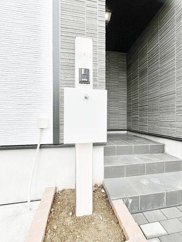 【その他現地】シンプルなデザインのポスト
