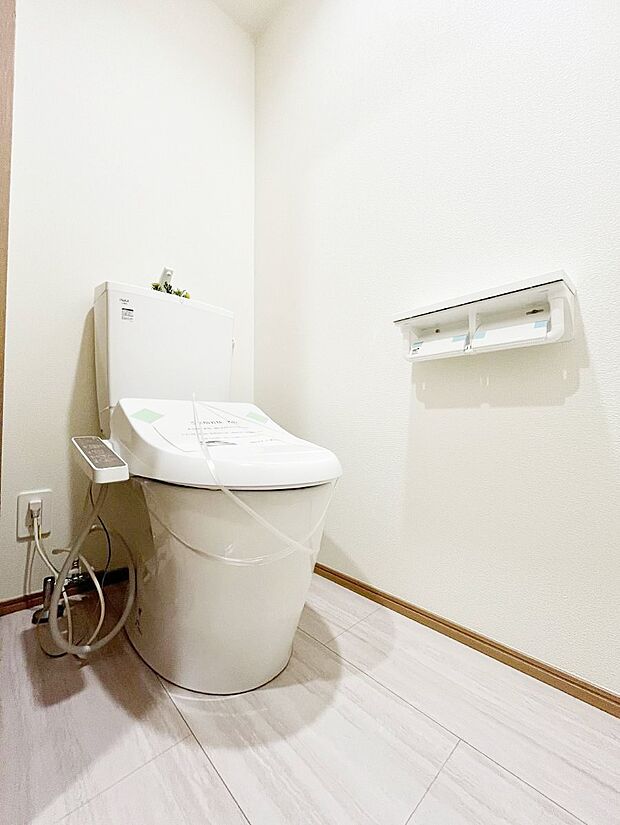 【トイレ】トイレは温水洗浄機能付き