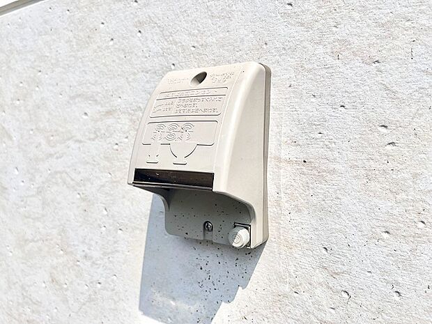 【その他現地】お掃除などに便利な外コンセント