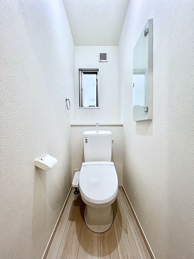 【トイレ】トイレは温水洗浄機能付き