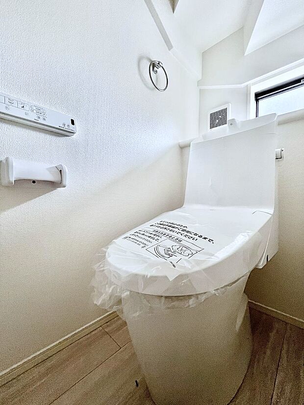 【トイレ】トイレは温水洗浄機能付き