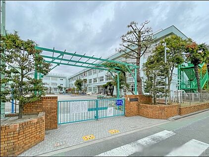 江戸川区立鹿本小学校 350m(5分)
