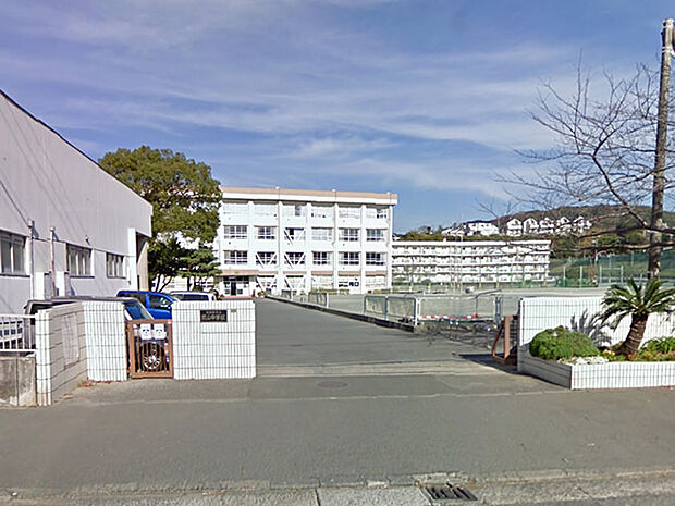 横須賀市立武山中学校（約650m）