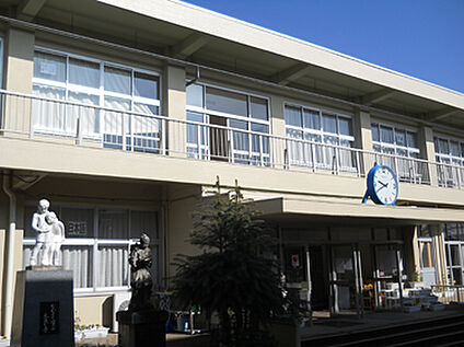 つくば市立谷田部小学校 約2,400m(徒歩約30分)
