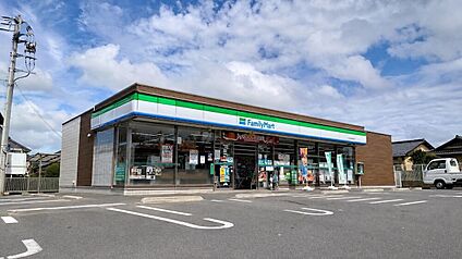 ファミリーマートつくば上の室店 約360m