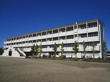 牛久市立牛久南中学校 約2,000m(徒歩25分)