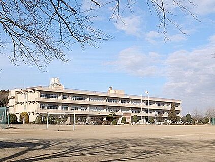 阿見町立朝日中学校 約180ｍ(徒歩約3分)