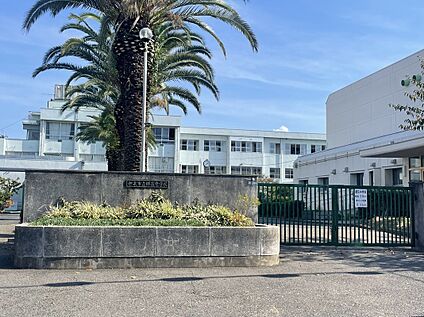 郷荘中学校 650ｍ(徒歩約8分)