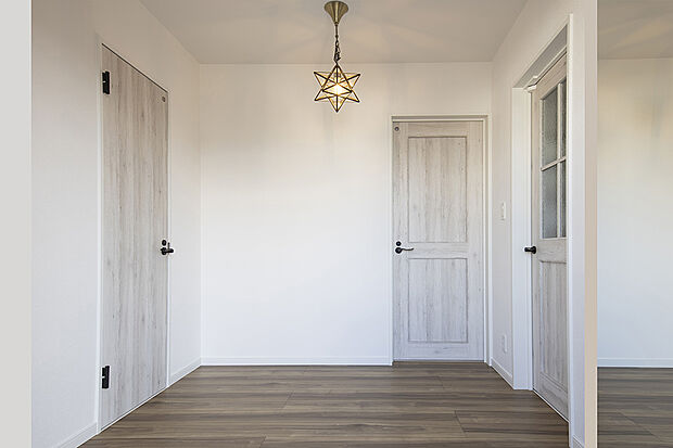 【■建具とライト】お部屋の印象を左右する、意外ととても重要な鍵を握る建具とライト。是非とっておきのこだわりを詰めてみてはいかがでしょうか♪