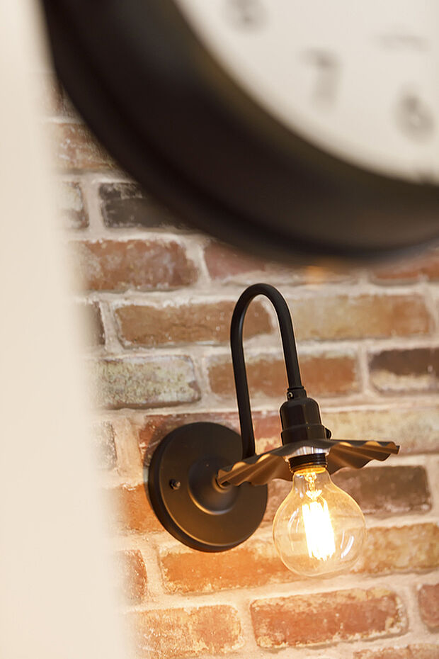 【■ライトと時計】柱に時計も設置できます◎