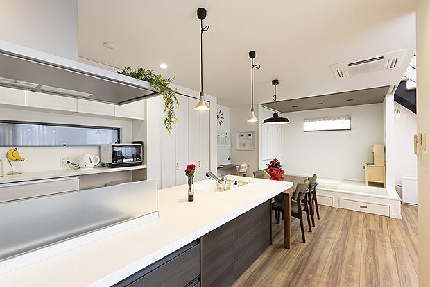 【当社施工例【小上がり】】小上がりの和室スペースを設けたお家♪小上がりの下部は収納スペースになっているので空間の有効活用をしたい方におすすめ♪