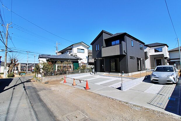 住環境良好な人気の低層住居専用地域に立地しております。守られた環境は、お子様との暮らしにもおすすめです。空が広く大きく感じる安らぎ溢れる住環境です。