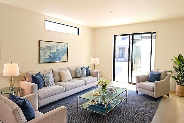 広々としたLDKに、自分好みのインテリアでレイアウト。季節ごとに模様替えなども、楽しみの一つとなりそうです。※家具をCGで加工しています。家具付き販売ではございません。