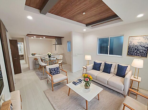 スタイリッシュな印象のリビングです。ホームパーティのお客様が増えても、これだけ広いリビングなら大丈夫♪※家具をCGで加工しています。家具付き販売ではございません。