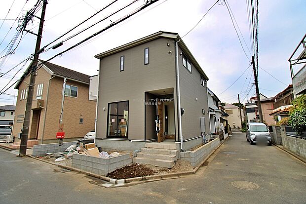 ひとたび扉を開けばそこに待っているのは上質な空間とマイホームでの新生活をイメージさせる優雅なひととき。「この家なら…」ではなく「ここに住みたい♪」と思う感動をお届けいたします。