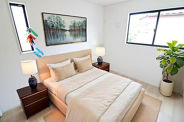 日当りの良さは写真でも充分に伝わるかと思いますが、開放感のある周囲にめぐまれたおかげで、風通しもとても良くなっております。※家具をCGで加工しています。家具付き販売ではございません。