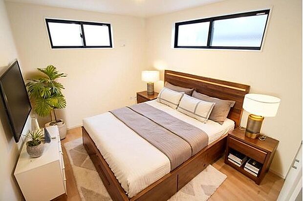 日当りの良さは写真でも充分に伝わるかと思いますが、開放感のある周囲にめぐまれたおかげで、風通しもとても良くなっております。※家具をCGで加工しています。家具付き販売ではございません。