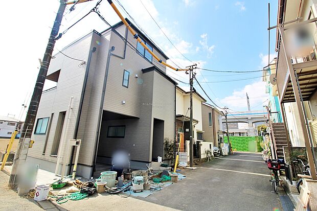 ひとたび扉を開けばそこに待っているのは上質な空間とマイホームでの新生活をイメージさせる優雅なひととき。「この家なら…」ではなく「ここに住みたい♪」と思う感動をお届けいたします。