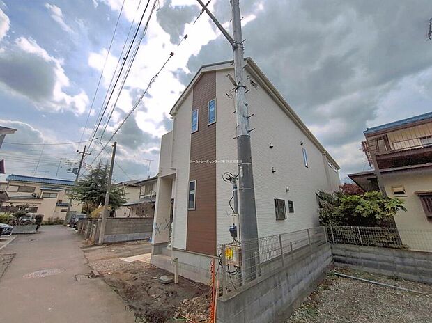 『B号棟』
住宅性能評価で耐震等級３（最高等級）を取得！お客様を守る大切な住宅だからこそ、第三者の検査を受けて安心して住んでいただける住宅をご案内させて頂きます。