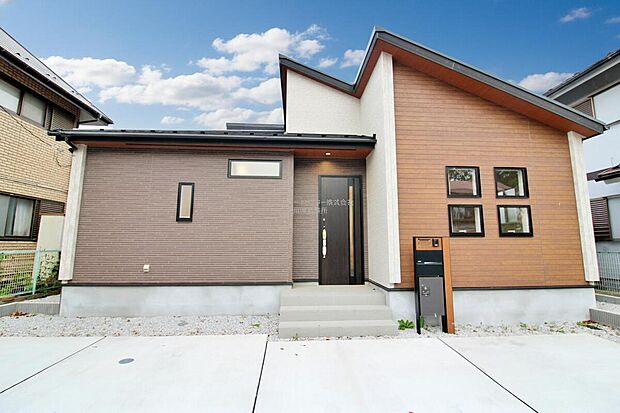『１号棟』
家族がいつも身近に感じられる平屋建て。バリアフリーで末永く安心してお住まいいただけます。コンパクトな生活動線は家事の時短にもなりますね♪