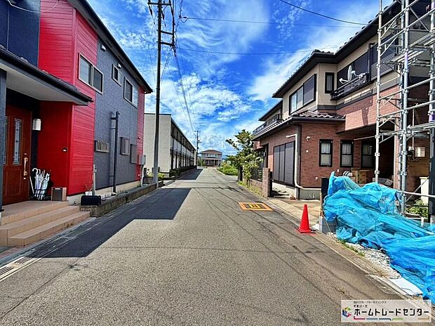 『1号棟』ひとたび扉を開けばそこに待っているのは上質な空間とマイホームでの新生活をイメージさせる優雅なひととき。「この家なら…」ではなく「ここに住みたい♪」と思う感動をお届けいたします。