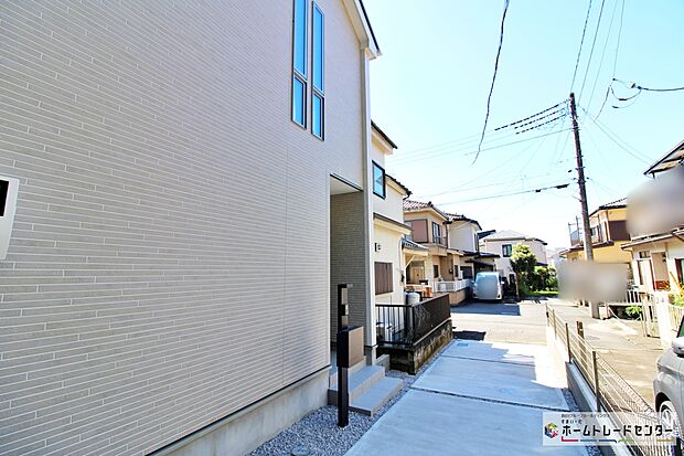 『１号棟』
ひとたび扉を開けばそこに待っているのは上質な空間とマイホームでの新生活をイメージさせる優雅なひととき。「この家なら…」ではなく「ここに住みたい♪」と思う感動をお届けいたします。