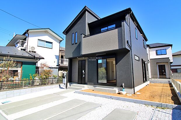 【現地外観写真】パントリー・ウォークインクローゼット・シューズインクローゼットなど豊富な収納を備えた住まい♪居住スペースを有効活用していただけます♪