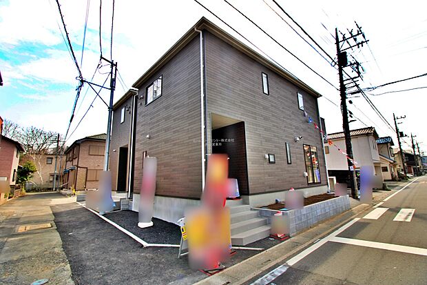 【前面道路含む現地写真】開放感のある前面道路です♪大きな公園が徒歩圏内の、自然を身近に感じられるロケーションです。小学校徒歩１１分、中学校徒歩８分と学校も近く、安心です♪