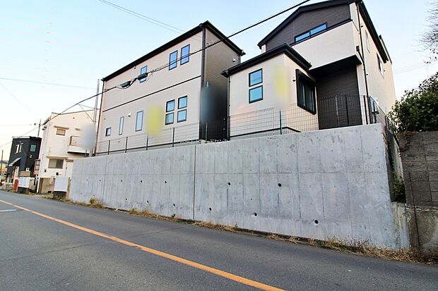 【前面道路含む現地写真】今日も、明日も、この街で、きっと家族がしあわせになる物語が描かれていくはずです。毎日の何気ない『いってきます』『ただいま』に幸せを感じられる、そんな住まいを。
