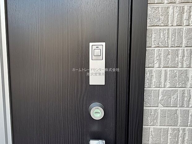 【スマートキー】たくさんお買い物をした時や、お子様を抱っこしながらでも簡単に開けられるのが便利。急いでいる時でも鍵を取り出さずに済みます。