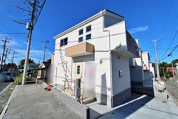 【現地外観写真】住宅性能評価で耐震等級３（最高等級）を取得！お客様を守る大切な住宅だからこそ、第三者の検査を受けて安心して住んでいただける住宅をご案内させて頂きます。その頑丈さを、ぜひ現地にてご体感くださいませ。