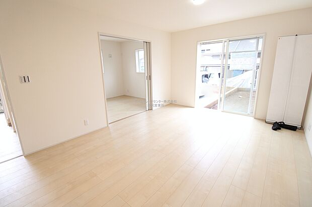 【リビング】『LDKは家族だんらんをデザイン』家族が集まり一緒の時間がすごせる工夫がされております。何気ない一日のひとコマが何者にも代えがたい宝物になることでしょう♪