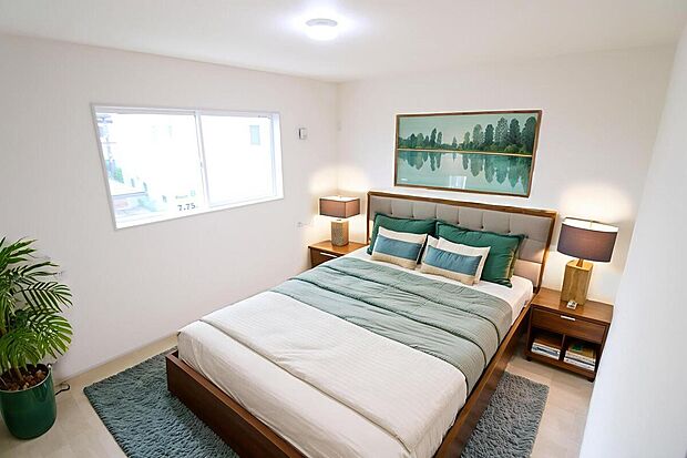 【洋室】大きなベッドを置いても余裕のある広さ！収納完備でお部屋をすっきりとお使いいただけます。お気に入りの空間でくつろぎのひと時をお過ごしください。※家具をCGで加工しています。家具付き販売ではございません。