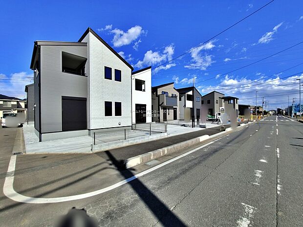 【現地外観写真】住宅性能評価で耐震等級３（最高等級）を取得！お客様を守る大切な住宅だからこそ、第三者の検査を受けて安心して住んでいただける住宅をご案内させて頂きます。その頑丈さを、ぜひ現地にてご体感くださいませ。