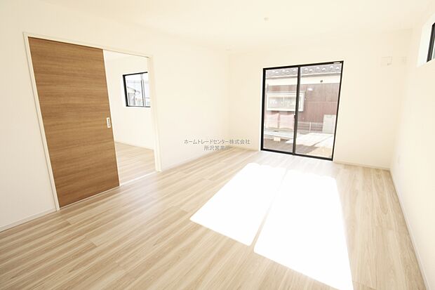 【リビング】『LDKは家族だんらんをデザイン』家族が集まり一緒の時間がすごせる工夫がされております。何気ない一日のひとコマが何者にも代えがたい宝物になることでしょう♪