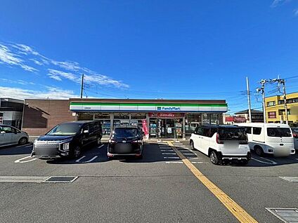 ファミリーマート入間扇町屋店 565ｍ(徒歩8分)