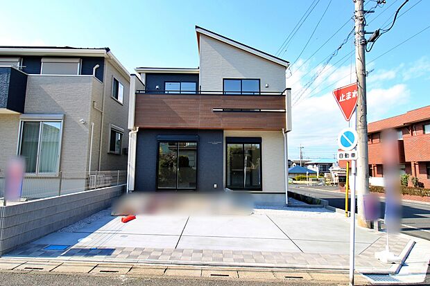 【現地外観写真】『１号棟』
住宅性能評価で耐震等級３（最高等級）を取得！お客様を守る大切な住宅だからこそ、第三者の検査を受けて安心して住んでいただける住宅をご案内させて頂きます。